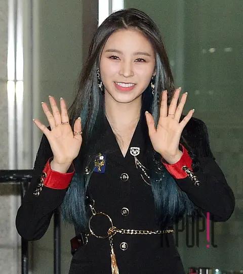CLC, Elkie — Show Champion Arrival