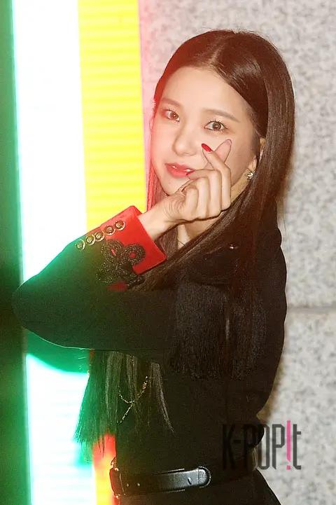 CLC, Choi Yu-jin — Show Champion Arrival