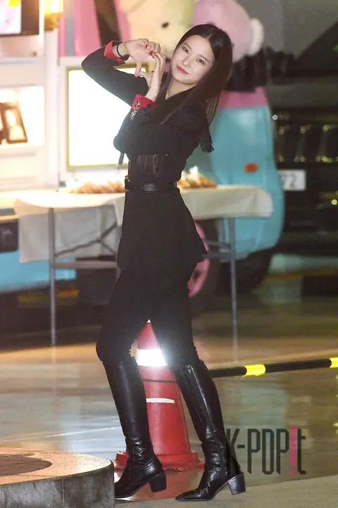 CLC, Choi Yu-jin — Show Champion Arrival