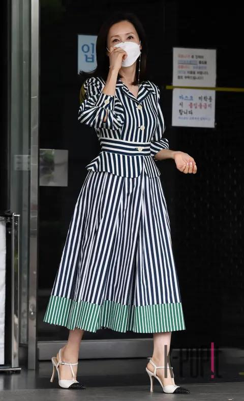Jeon In-hwa — O Sam Kwang Villa Arrival