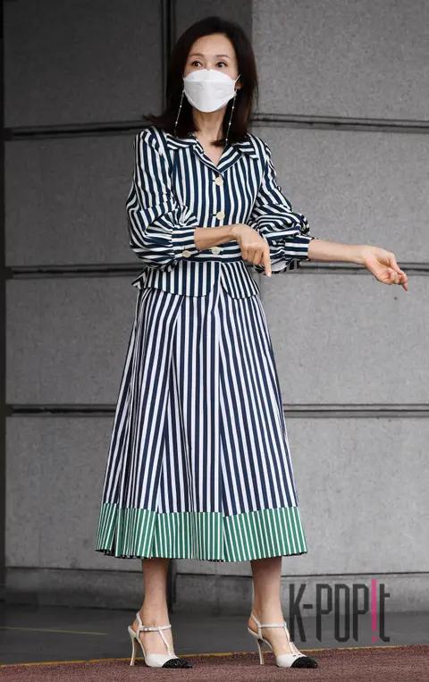 Jeon In-hwa — O Sam Kwang Villa Arrival