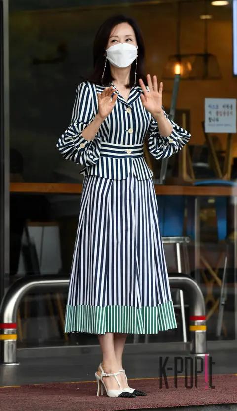 Jeon In-hwa — O Sam Kwang Villa Arrival