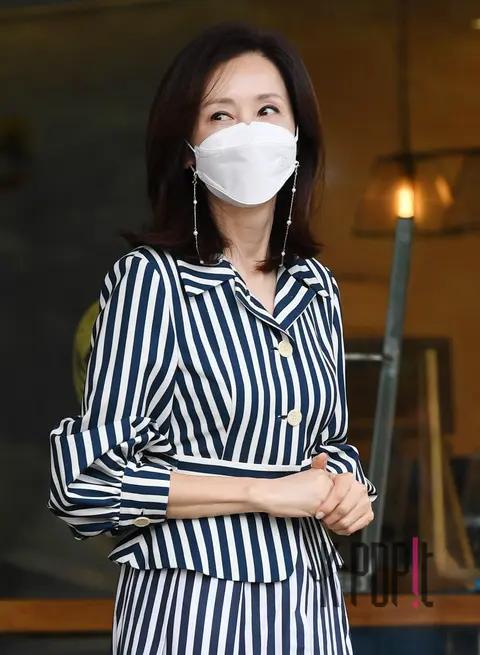 Jeon In-hwa — O Sam Kwang Villa Arrival