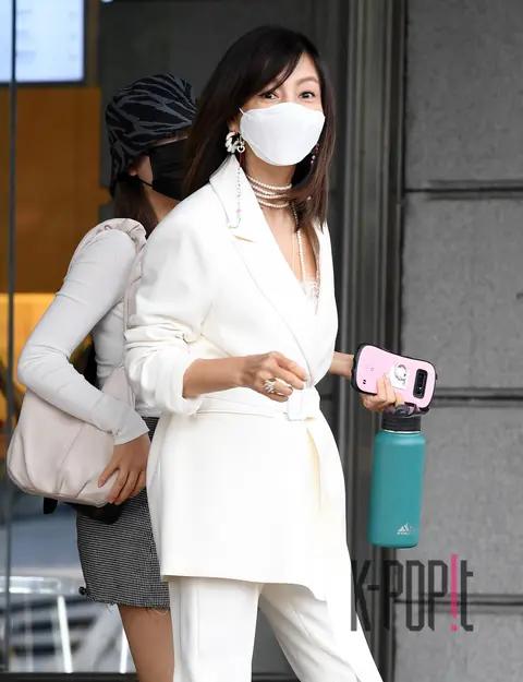 Hwang Shin-hye — O Sam Kwang Villa Arrival