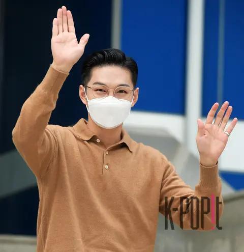 BTOB, Lee Chang-sub — Cube Entertainment Arrival