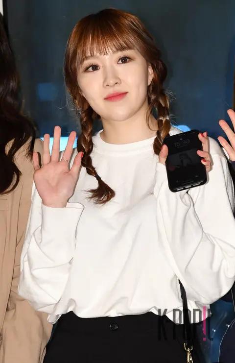 Alice, Chae Jung — TikTok Stage Arrival