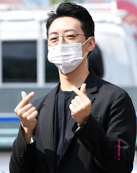 Lette Amor, Park Hyun-su — Arrival
