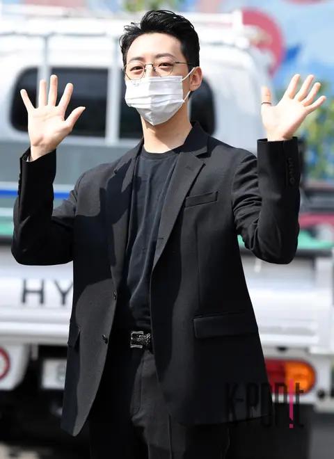 Lette Amor, Park Hyun-su — Arrival
