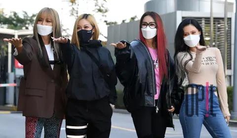 Refund Sisters — Arrival