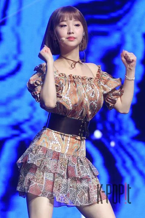 LOONA, Yeojin 1 — LOONA Showcase