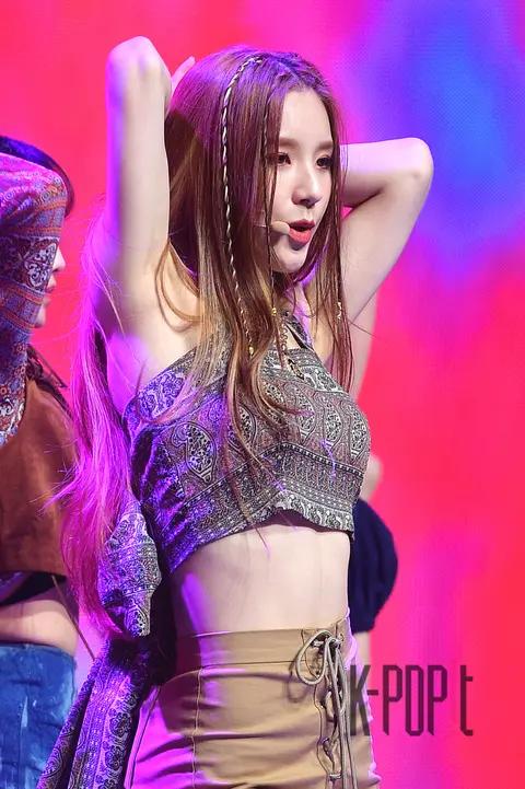 LOONA, Hee-jin — LOONA Showcase