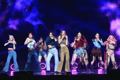 LOONA — LOONA Showcase