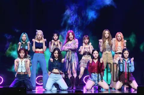 LOONA — LOONA Showcase