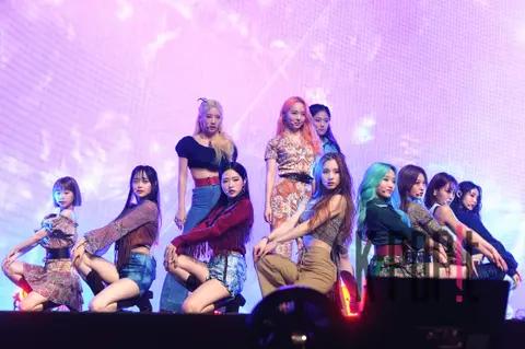 LOONA — LOONA Showcase