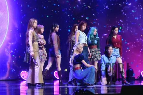 LOONA — LOONA Showcase