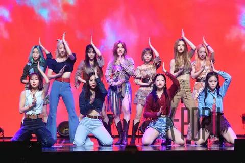 LOONA — LOONA Showcase