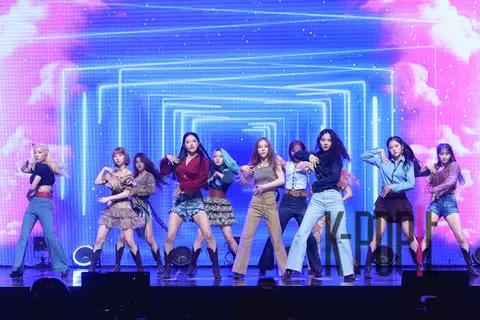 LOONA — LOONA Showcase