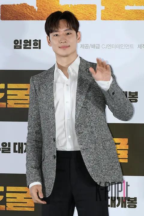 Lee Je-hoon — Excavation Press Screening
