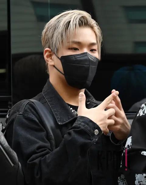DARKB, Jun-seo — Yu Hui-yeol's Sketchbook Arrival