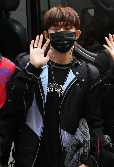 DARKB, d1 — Yu Hui-yeol's Sketchbook Arrival