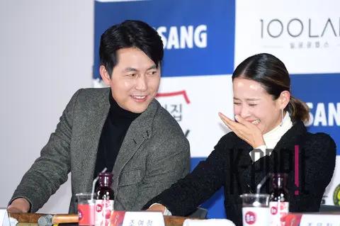 Jung Woo-sung, Jo Yeo-jung — Blue Dragon Film Awards Handprinting