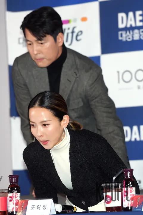 Jung Woo-sung, Jo Yeo-jung — Blue Dragon Film Awards Handprinting