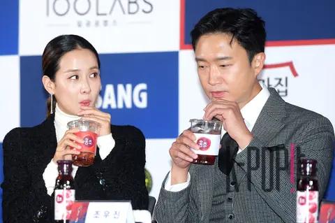 Jo Yeo-jung, Cho Woo-jin — Blue Dragon Film Awards Handprinting