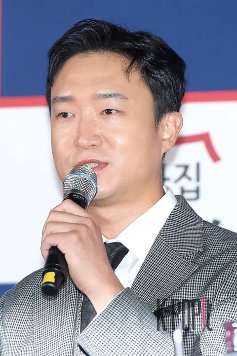 Cho Woo-jin — Blue Dragon Film Awards Handprinting