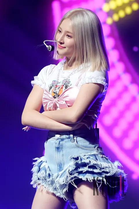 MOMOLAND, Nancy — MOMOLAND Showcase