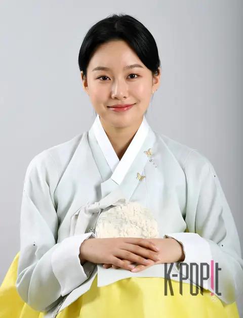 Park Yu-na — Hanbok Interview