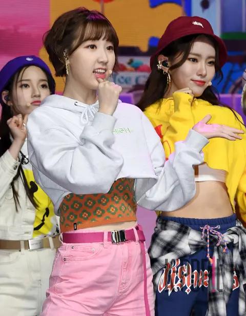 Shin Ji-yoon (WEEKLY) — Showcase