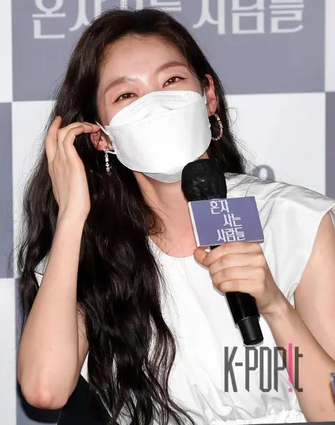 Gong Seung-yeon — People Living Alone Press Screening