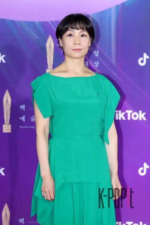 Kim Moon-hee — Baeksang Arts Awards Ceremony — 2021-05-13