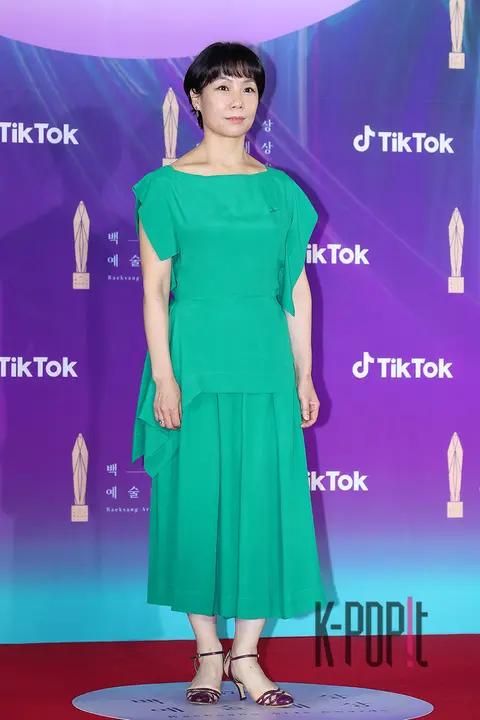 Kim Moon-hee — Baeksang Arts Awards Ceremony — 2021-05-13