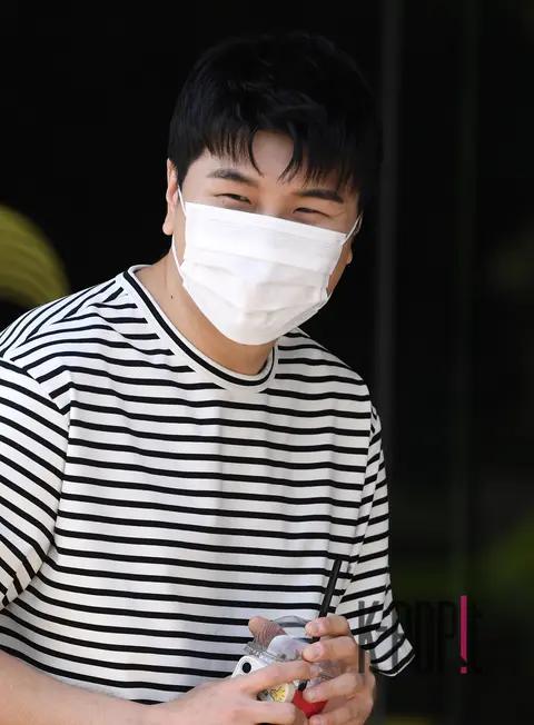 Shin Yong-jae — Arrival