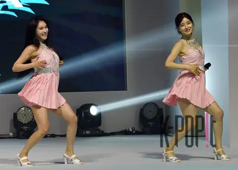 Min-young & Yuna (Brave Girls) — Daiwa Fashion Show