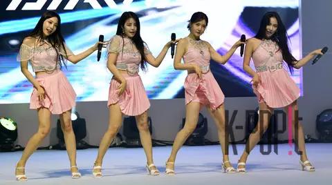 Brave Girls — Daiwa Fashion Show