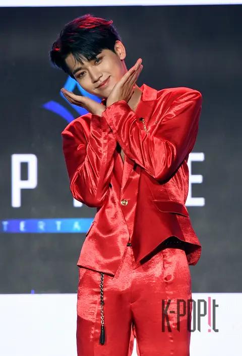 OMEGA X Hyuk — Omega X Showcase