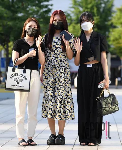Sua (Dreamcatcher), Siyeon, Jiyu — Arrival