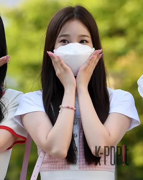 Jihan (WEEKLY), Lee Su-jin, Park So-eun — Arrival