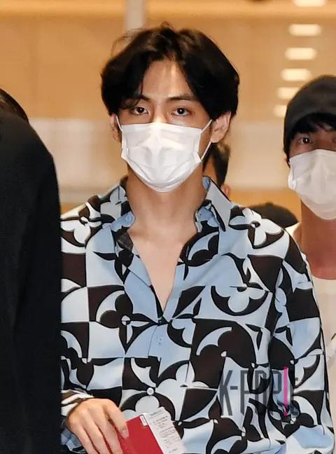 V (BTS) — Airport Departure