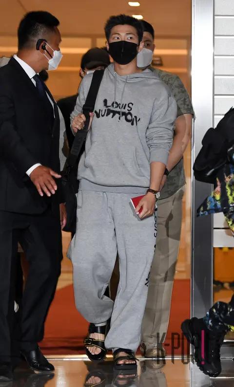 RM (BTS) — Airport Departure