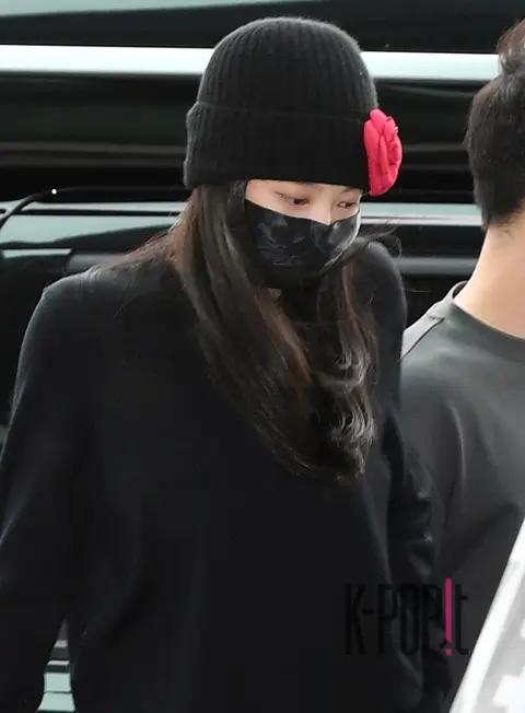 JENNIE (BLACKPINK) — Airport Departure