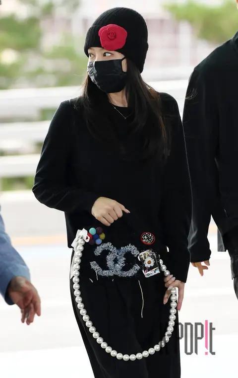 JENNIE (BLACKPINK) — Airport Departure