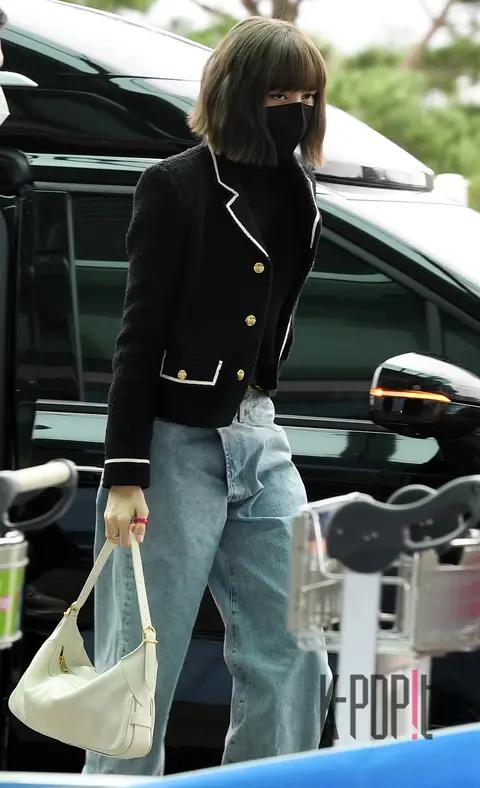LISA (BLACKPINK) — Airport Departure