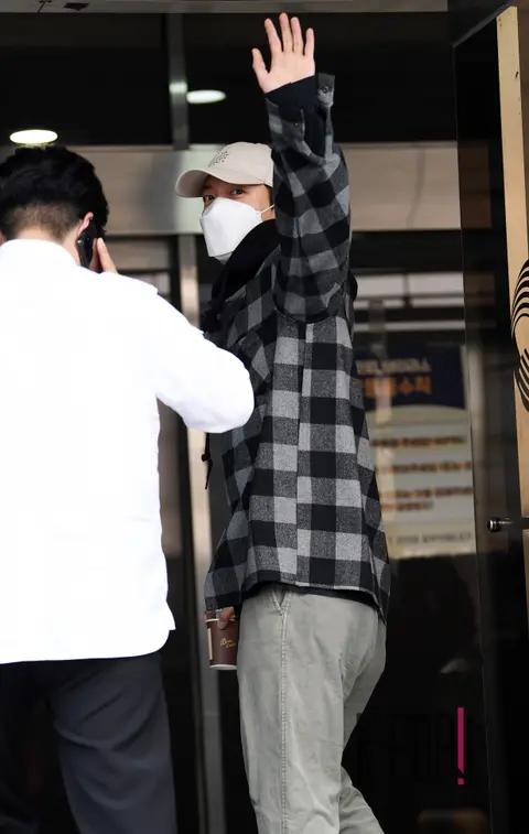 Jung Yong-hwa (CNBLUE) — Arrival