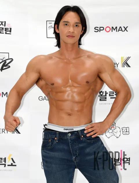 Jung Hotaek — Max Q Photoshoot