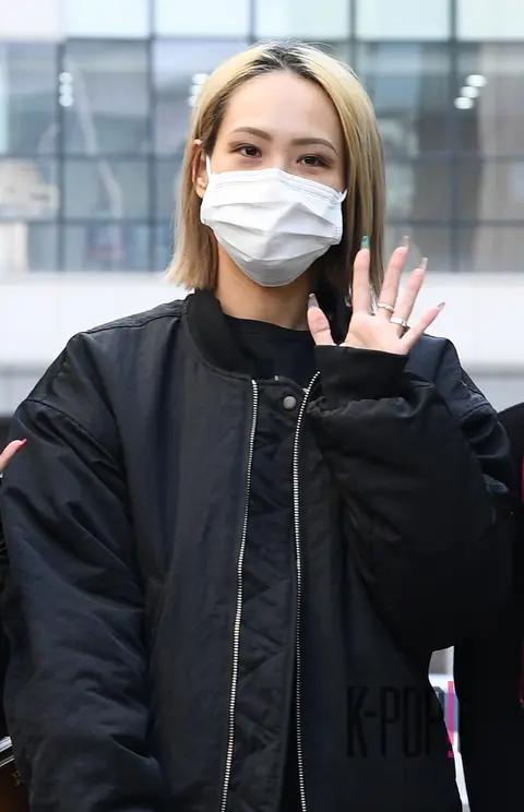 Hollybang Jane — Arrival
