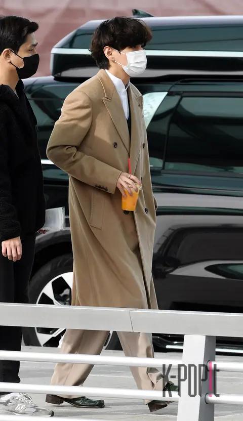 V (BTS) — Airport