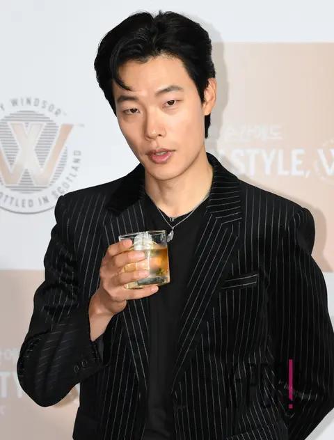 Ryu Jun-yeol — Launch